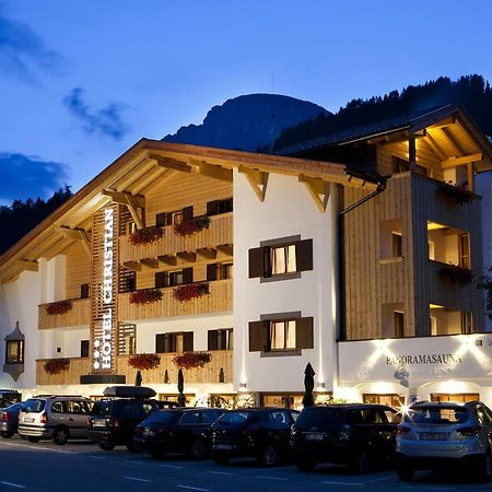 Hotel Christian Корвара ин Бадия Екстериор снимка